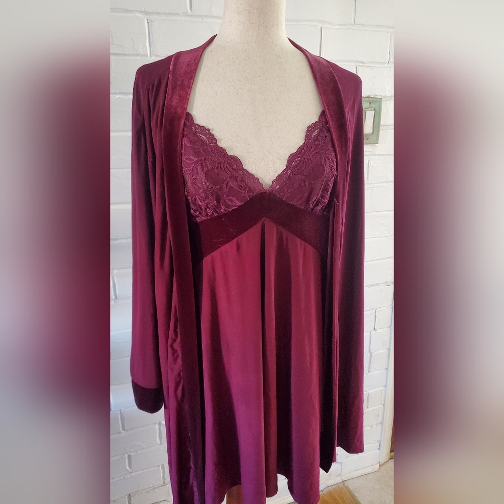 Vintage Elegant Burgundy Lace Trim Sleepwear Set, IN Bloom , Size L-XL